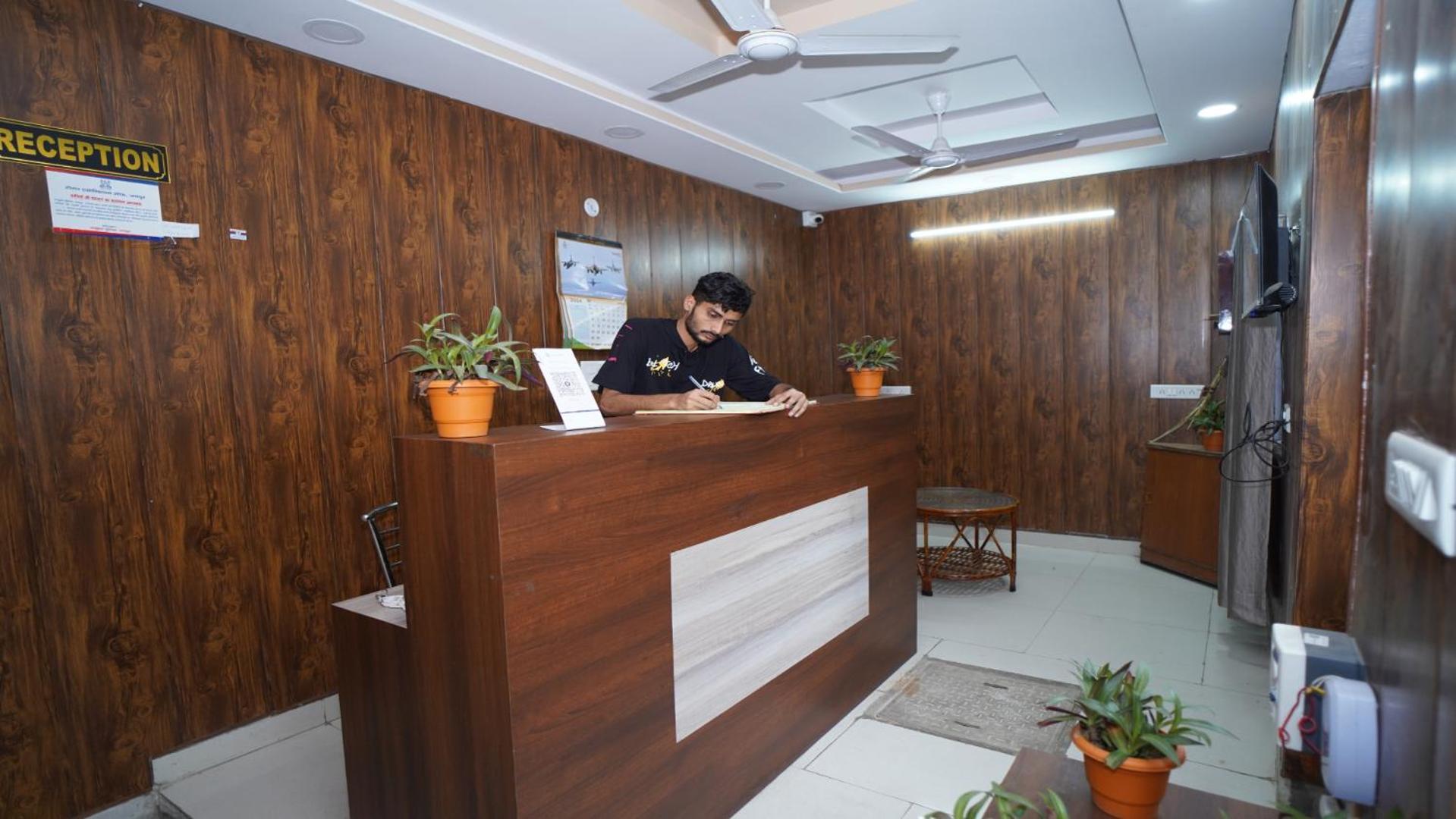 Hotel Apoorv - Near Jaipur Railway Station 外观 照片